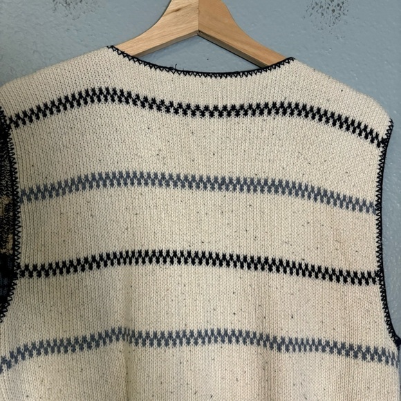 Vintage Women's Knit Blue White Stripe Heart Cottagecore Vest - Picture 8 of 9